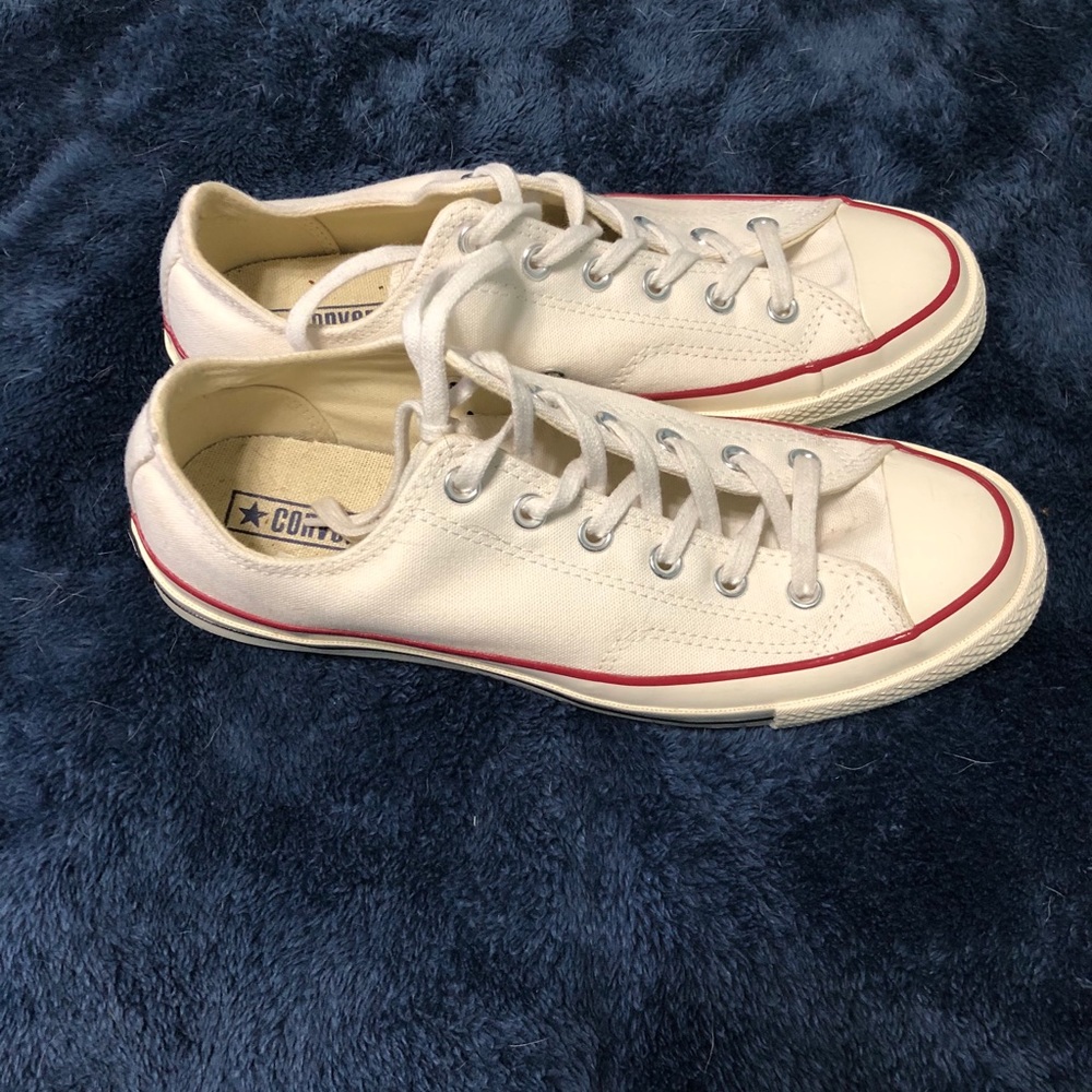 Converse sz 8 Chuck Taylors